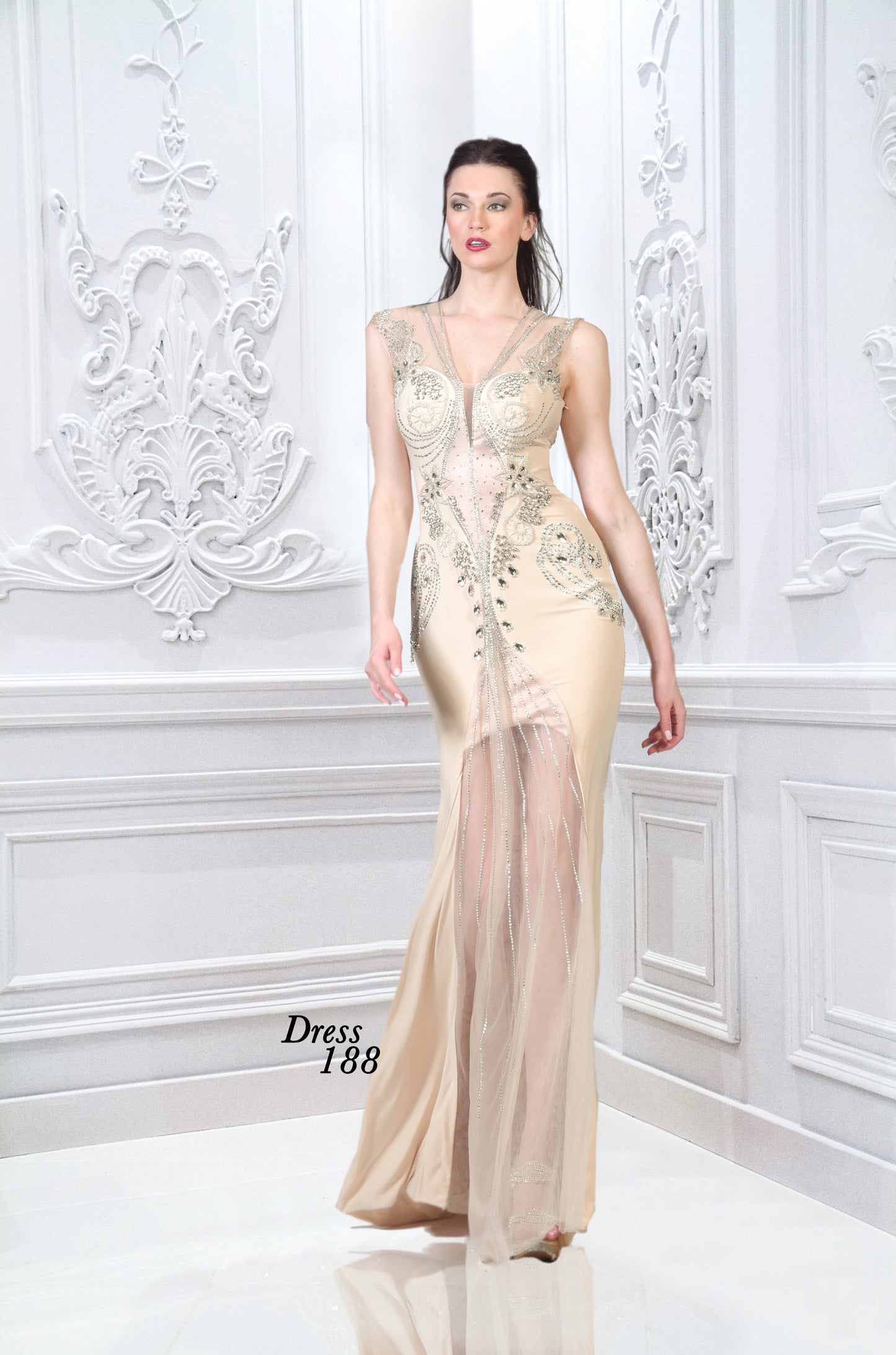 Robe longue sans manches avec strass symétriques brodés. - Référence : 188