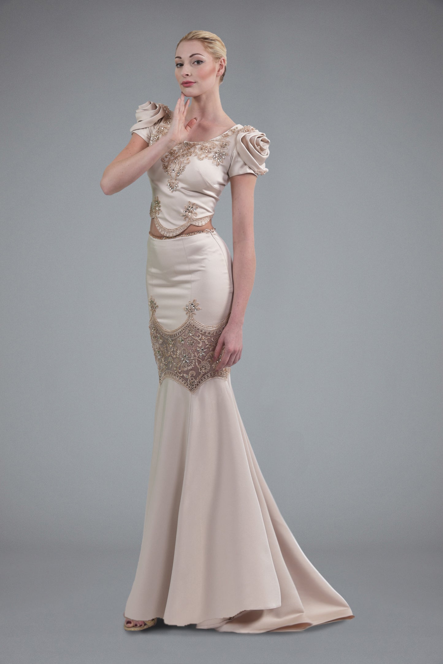 Robe longue, ensemble 2 pièces sans manches avec broderie. - Référence : B598