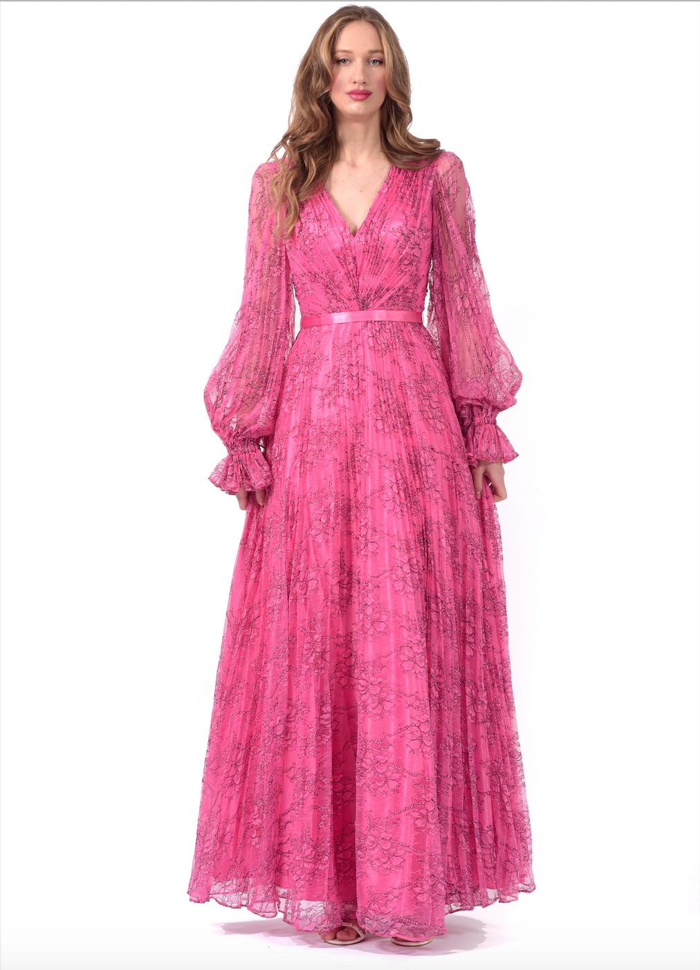 Robe longue en dentelle plissée. - Référence : B3131