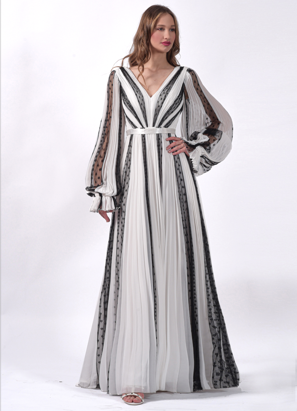 Robe longue en dentelle plissée - Référence : B3487