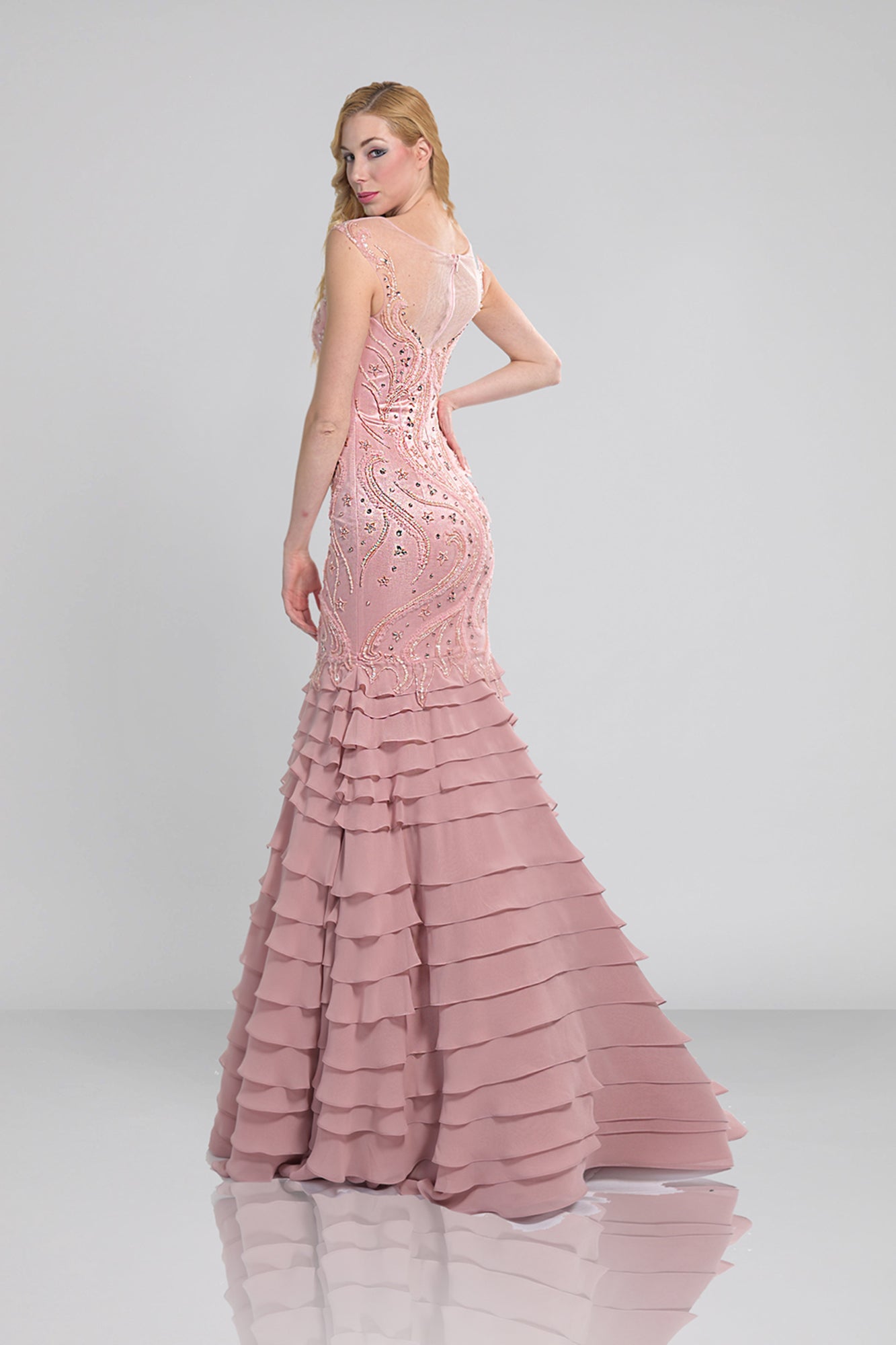 Robe sirène avec volant en bas et haut orné de paillette. - Référence : B593
