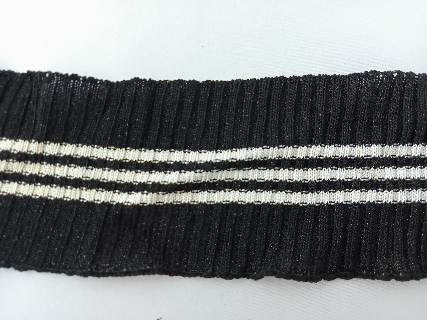 Bord Cote Elastique, 4 variantes - Noir à rayures blanches / Gris avec rayures blanches / Gris avec rayures bleues / Marron avec rayures dorées - 10 Pièces - Référence : RA007