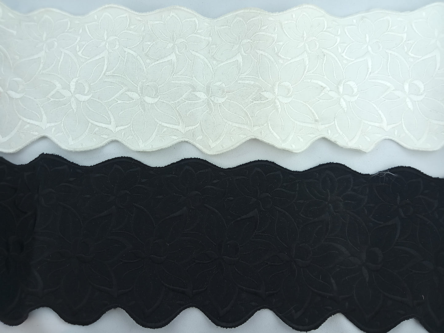 Broderie, Noir / Blanc - 13 Mètres - Référence : RA008