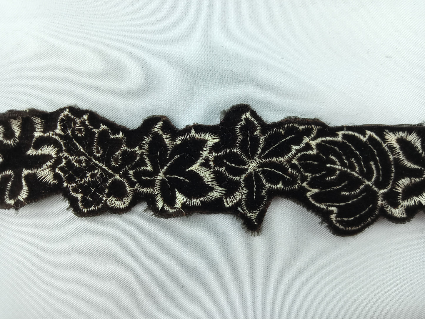 Galon Broderie - Marron / Noir - 13 Mètres - Référence : RA009