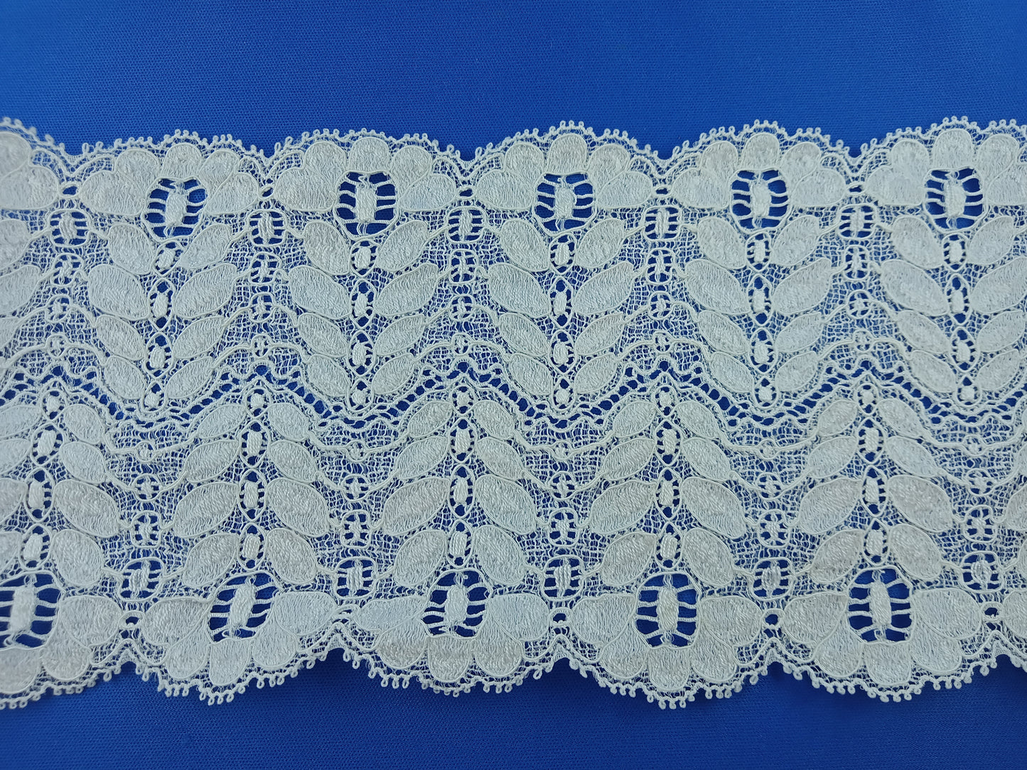 Dentelle - 50 Mètres - Référence : RA046