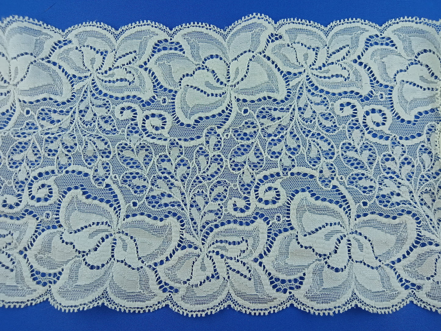 Dentelle - 50 Mètres - Référence : RA047