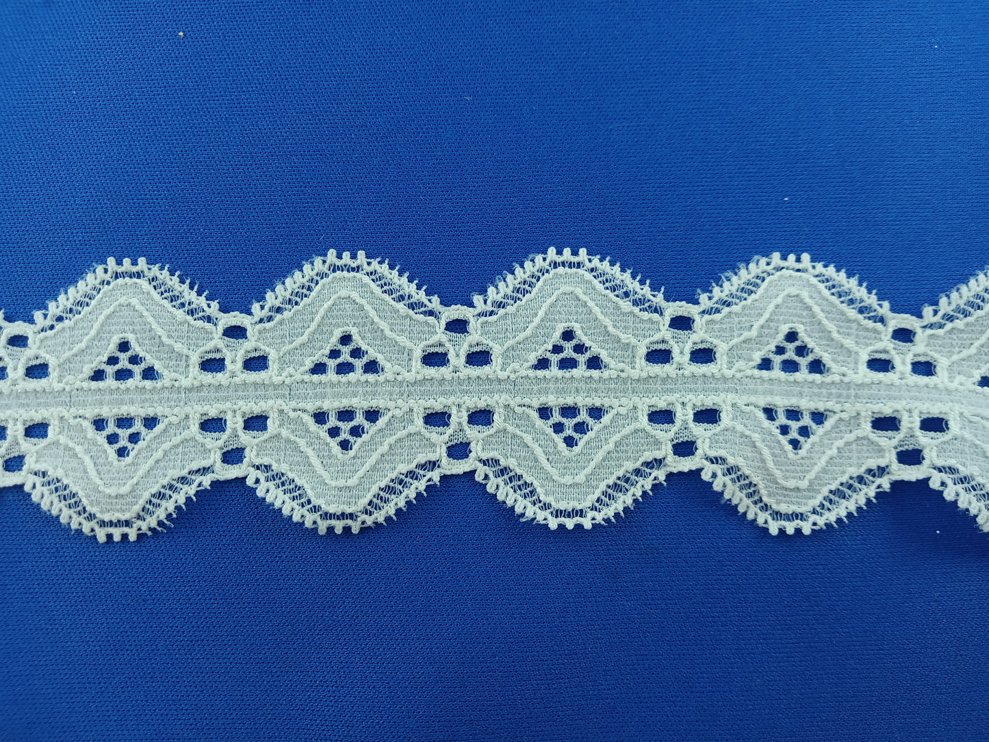 Dentelle - 50 Mètres - Référence : RA048